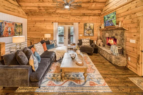 Whimsical Ways - Hot tub-screen porch-pet friendly