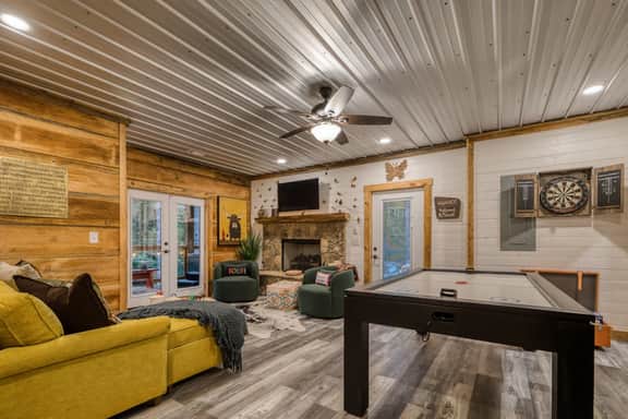 Whimsical Ways - Hot tub-screen porch-pet friendly