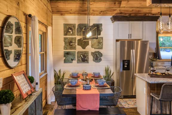 Whimsical Ways - Hot tub-screen porch-pet friendly