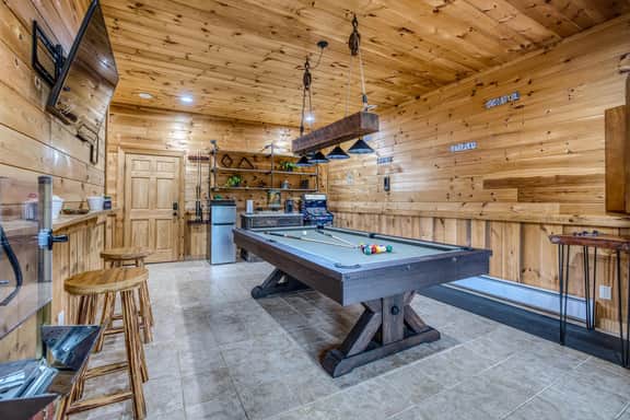 Cozy Connect - View, hot tub, game room, fire pit