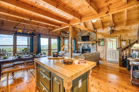 The Nest - Sunset views, hot tub, pets, fire pit