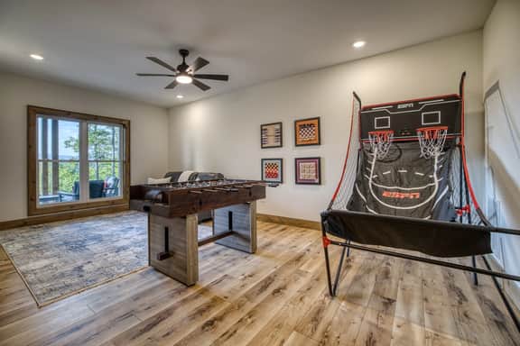 Roman’s Ridge - View, sauna, hot tub, game rooms