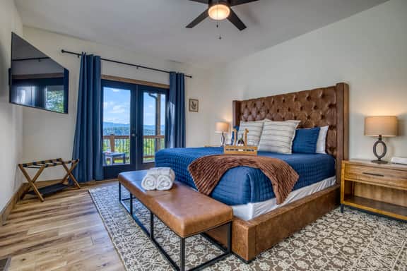 Roman’s Ridge - View, sauna, hot tub, game rooms