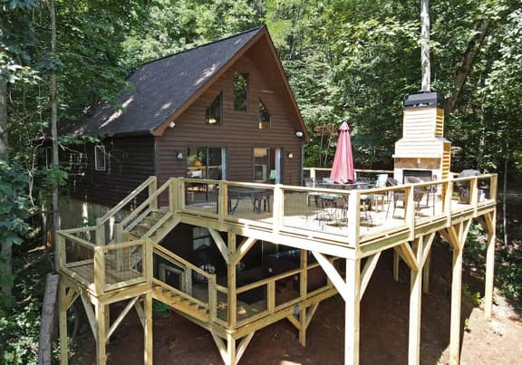 Big Pine - Mountain view, pet friendly, hot tub