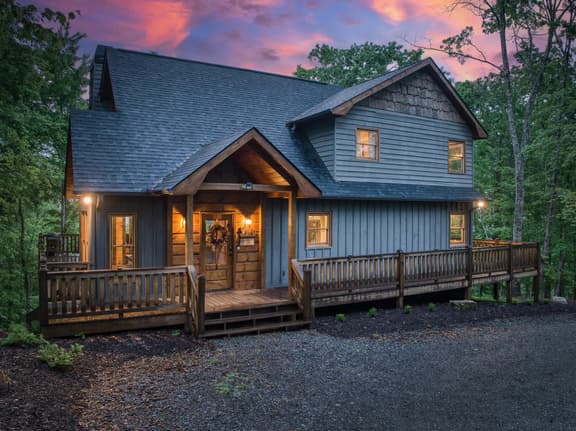 Fox Den - Stunning, view, hot tub, game room, pets
