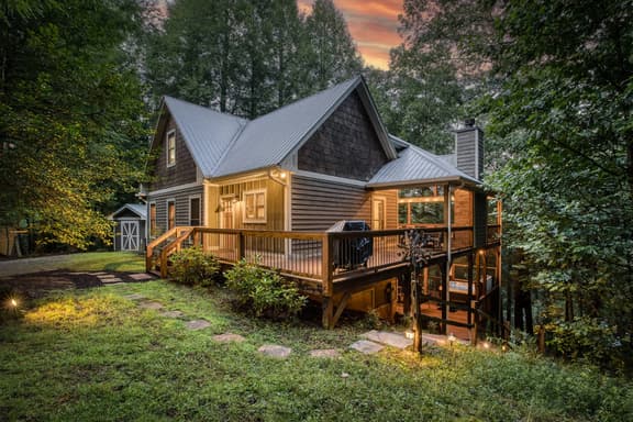 Hemlock Hideout - Game room, hot tub, creek access