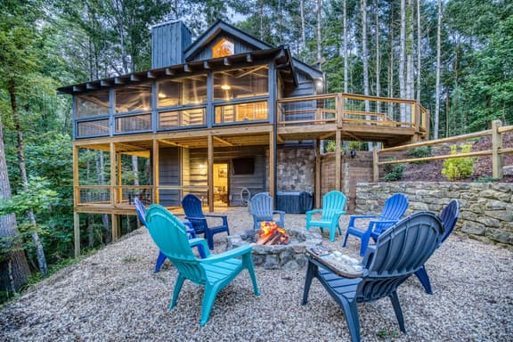 Higher Hopes - pets, hot tub, games, fire pit