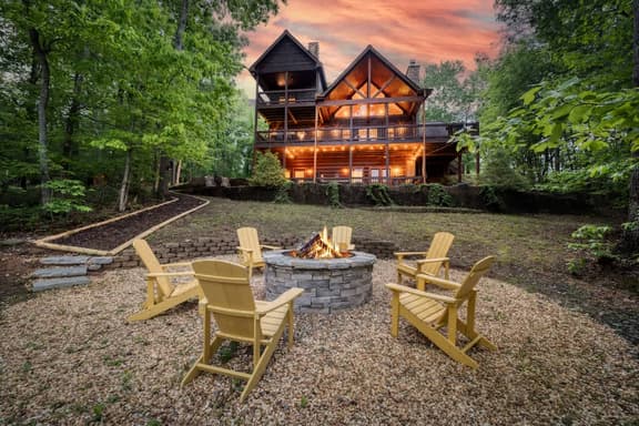 Western Sky - Lovely view, hot tub, fire pit, pets