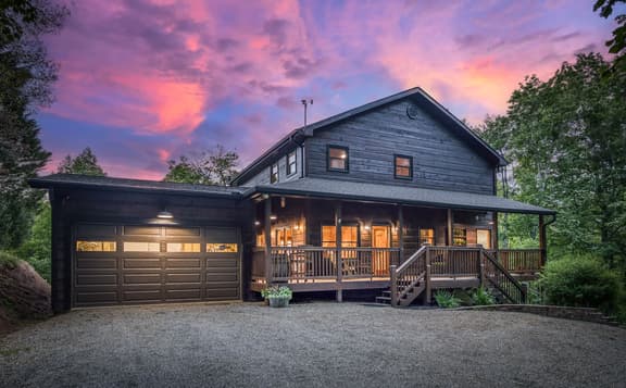 Cozy Connect - View, hot tub, game room, fire pit