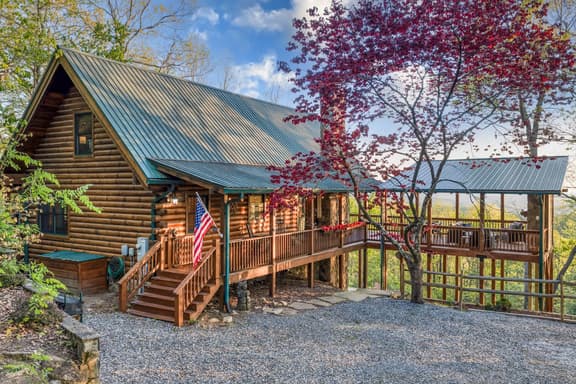 The Nest - Sunset views, hot tub, pets, fire pit